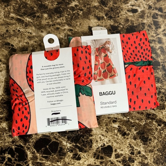 Set Of 2 BAGGU Standard Bag Big STRAWBERRY NWT Set Of 2 BOGO - Picture 2 of 6